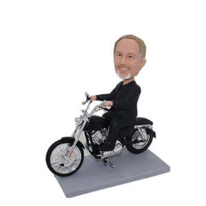 Kanaka Kaʻa ʻo Bobblehead kanaka maʻamau ma kāna kaʻa